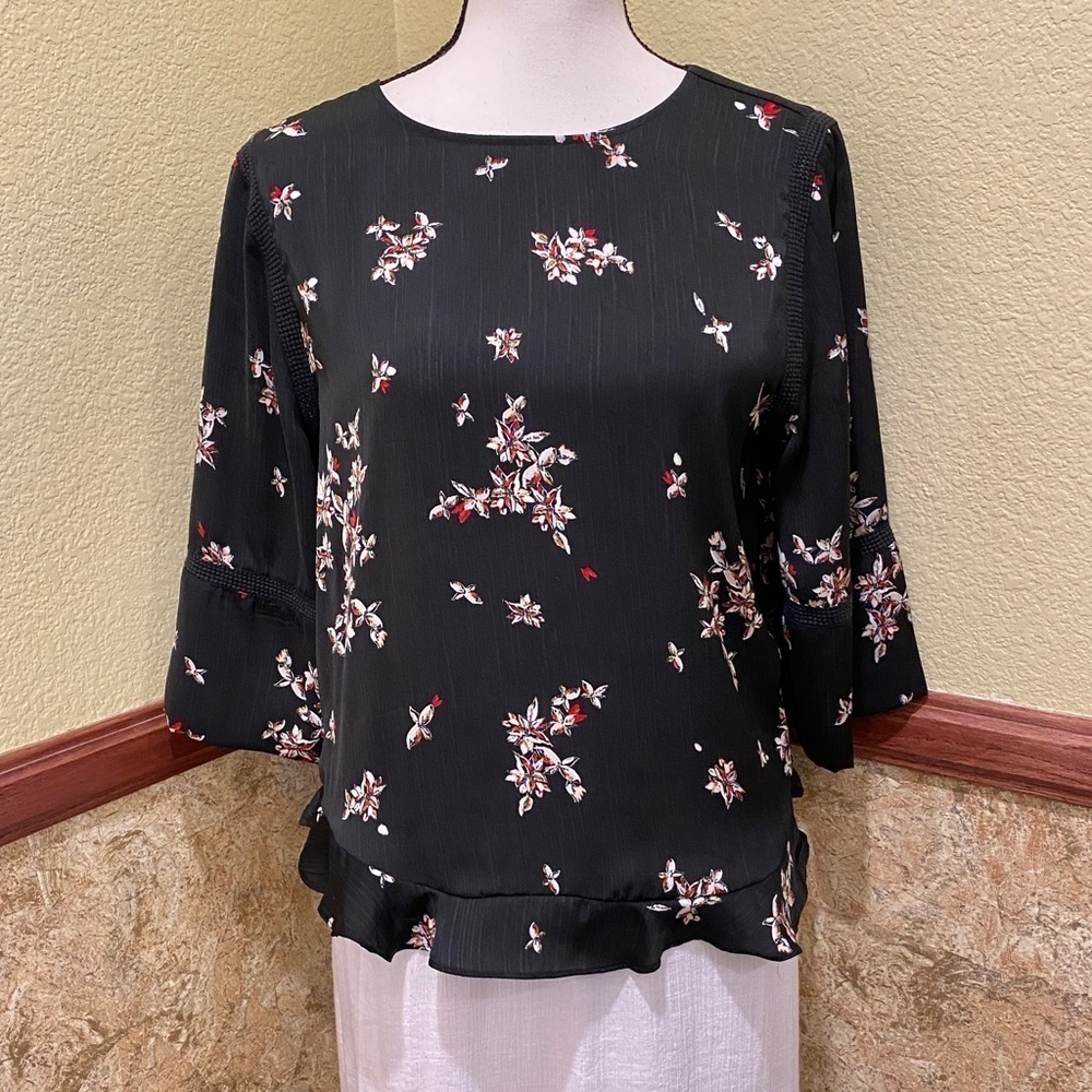 APT 9 Petite Med Black Floral Top Blouse Shirt Ruffle Hem Flowy 3/4 Sleeves